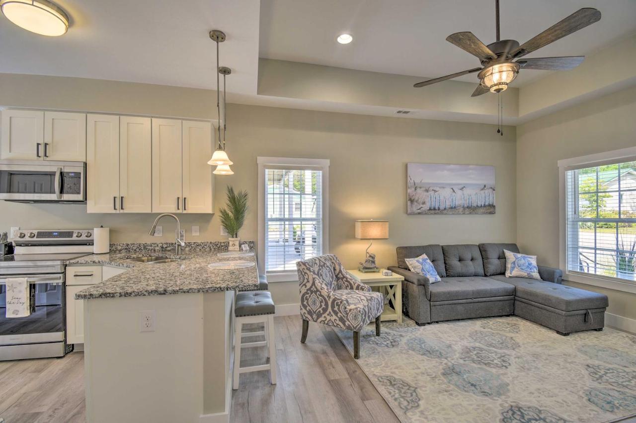 Ocean Isle Beach Home With Shared Lanai And Grill Kültér fotó