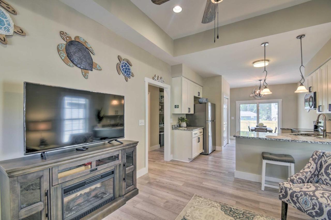 Ocean Isle Beach Home With Shared Lanai And Grill Kültér fotó